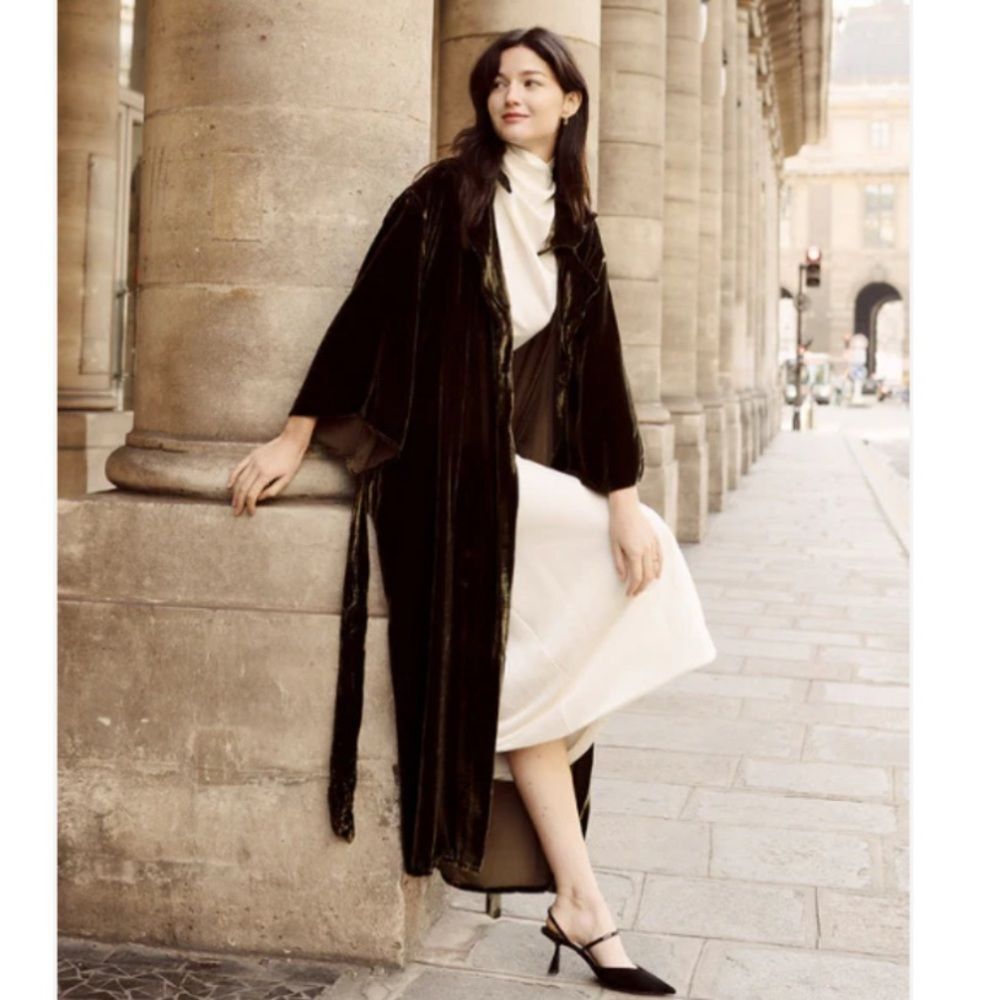 NWOT 298.00 LELASILK
ADELINE Velvet Silk Kimono Olive 🫒 Color